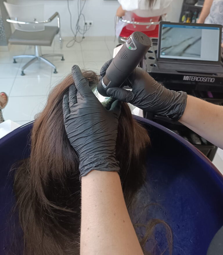 realización de tratamiento de oxigenoterapia en cabello en peluquería