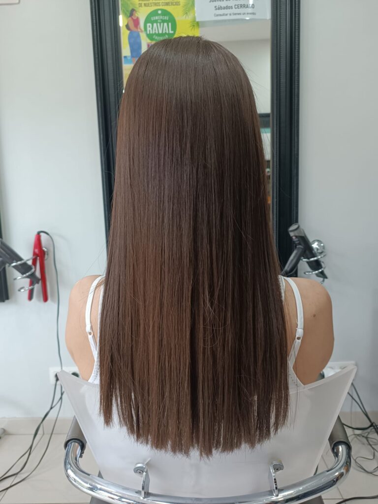 cabello largo chica moreno realizado tratamiento con oxigenoterapia